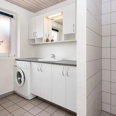 12 Person In Harboore-by Traum הרבור