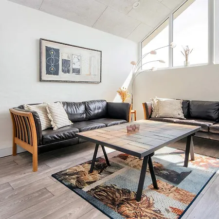 12 Person In Harboore-by Traum