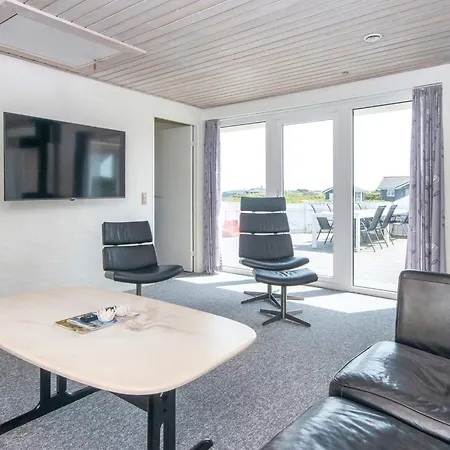 12 Person In Harboore-by Traum *