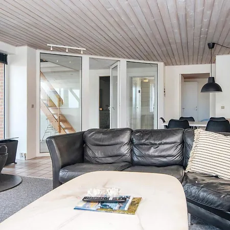 12 Person In Harboore-by Traum * הרבור