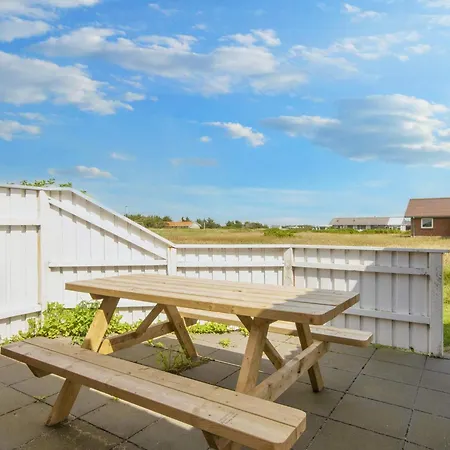 12 Person In Harboore-by Traum *