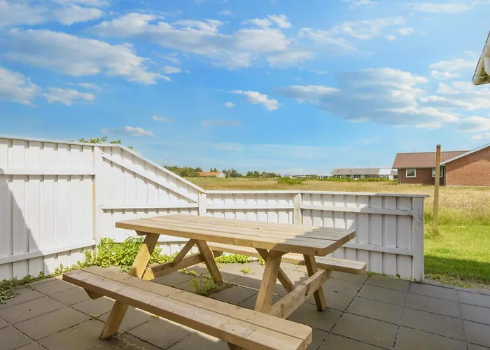 12 Person In Harboore-by Traum *